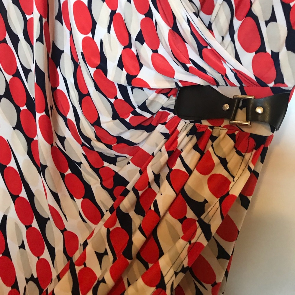 Patterned Wrap Dress - Picture 3 of 7